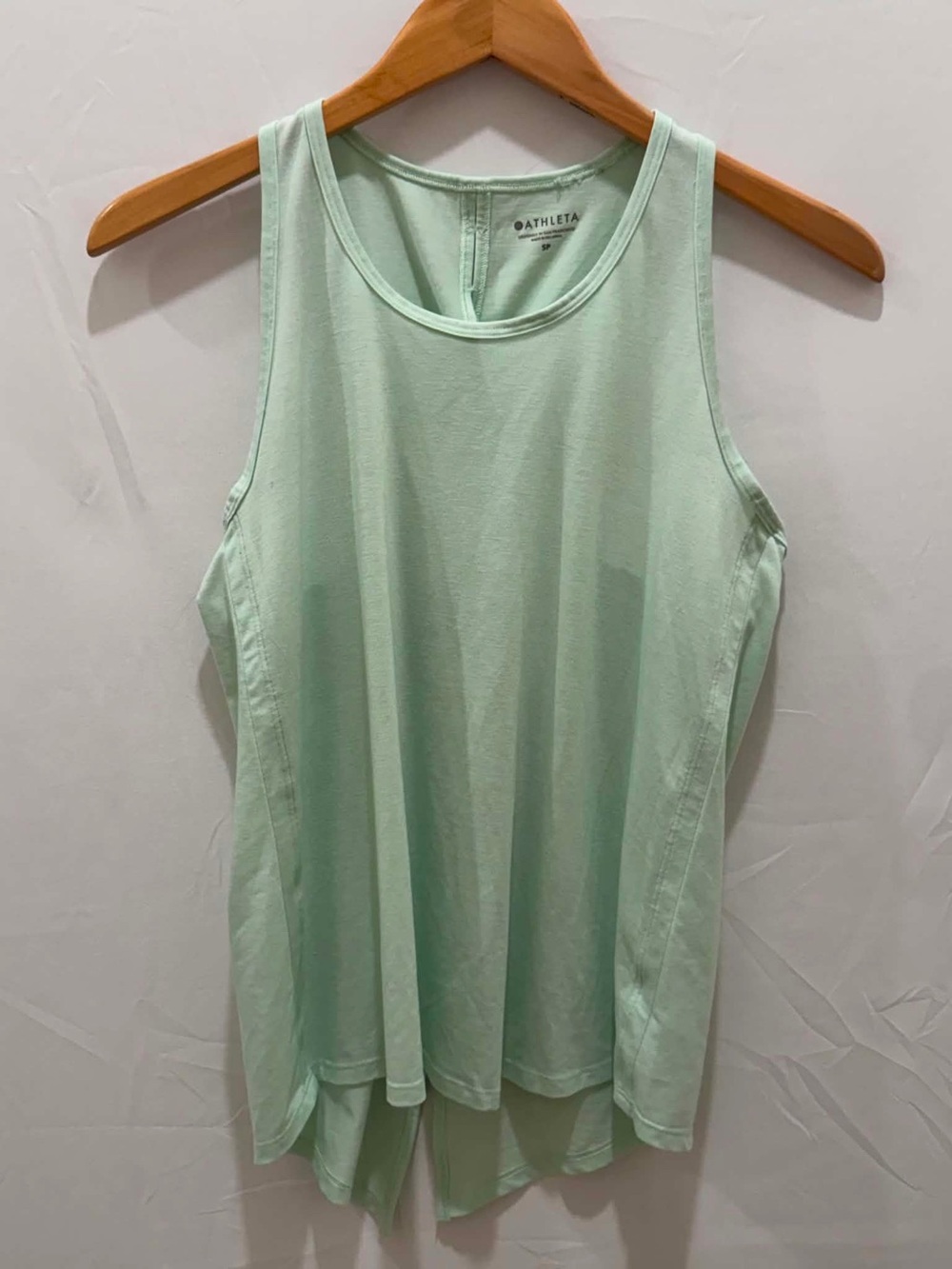 Athleta Women Light Mint Scoop Neck split back Tank Medium Petite